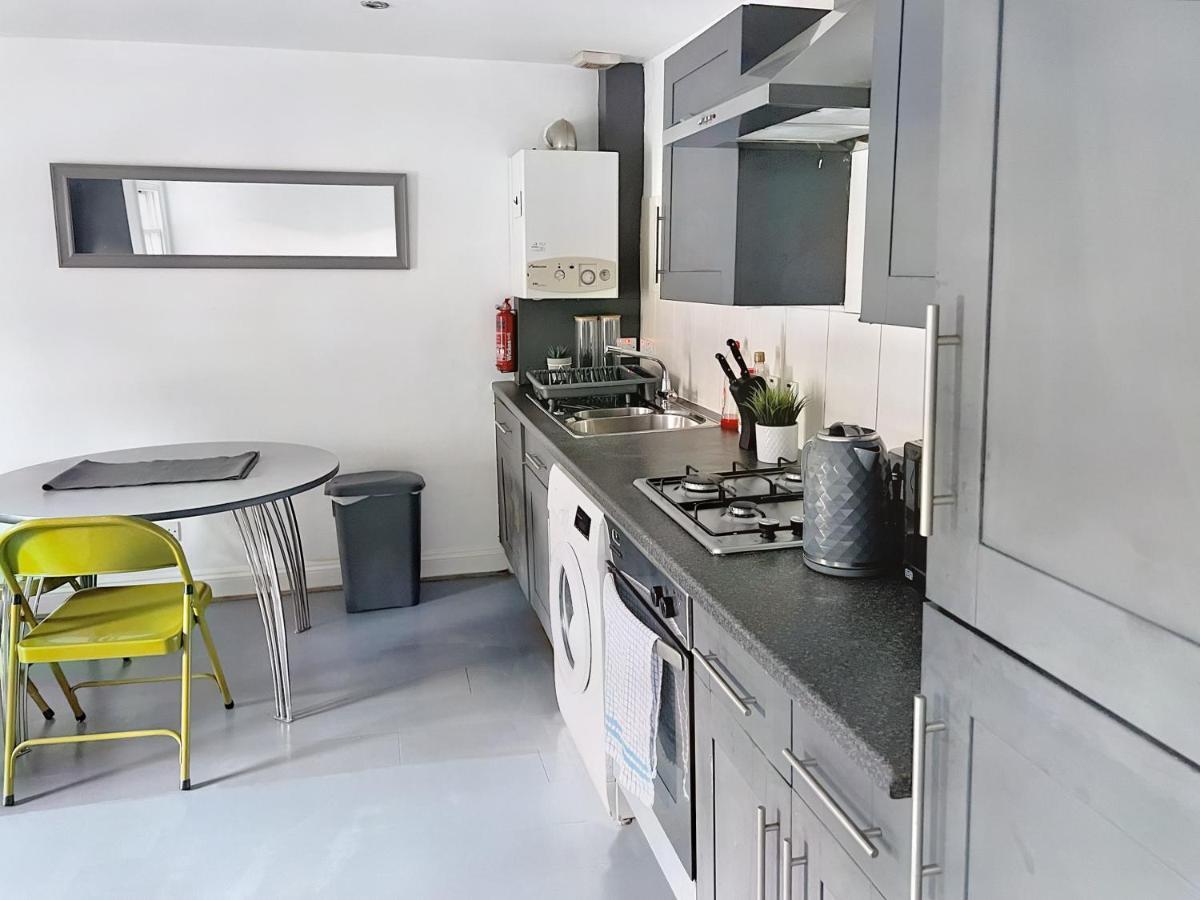 Lovely 2-Bedroom Serviced Apartment Greater Londen Buitenkant foto