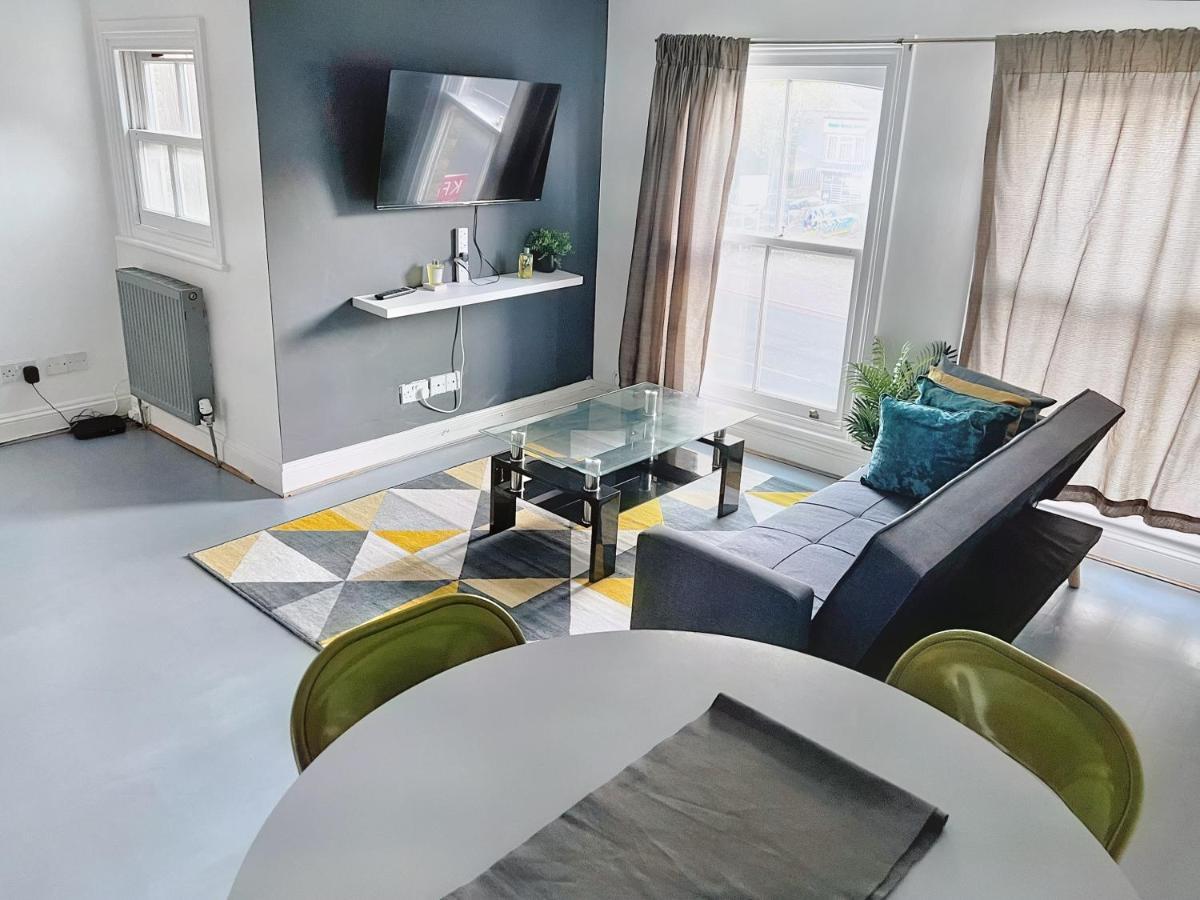 Lovely 2-Bedroom Serviced Apartment Greater Londen Buitenkant foto
