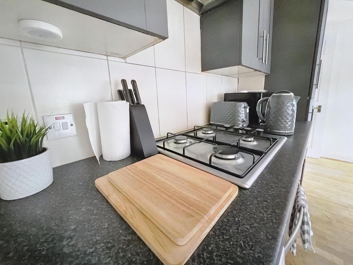 Lovely 2-Bedroom Serviced Apartment Greater Londen Buitenkant foto