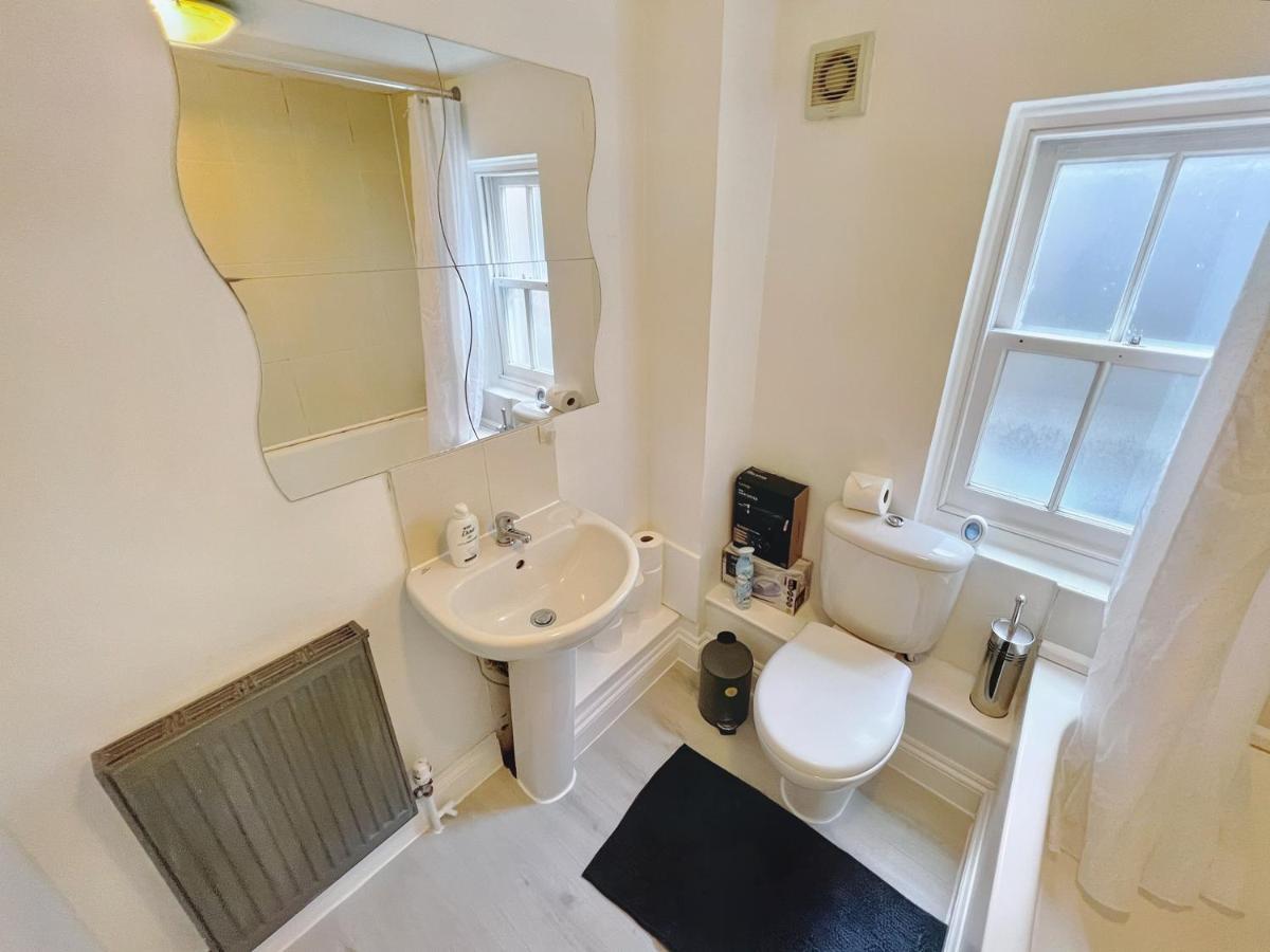 Lovely 2-Bedroom Serviced Apartment Greater Londen Buitenkant foto